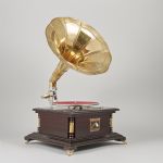 462901 Horn gramophone